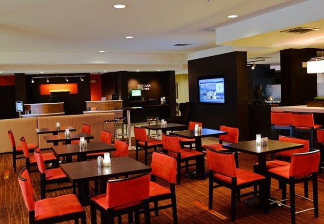 Imagen de los interiores del Hotel Courtyard By Marriott Concord. Foto 12