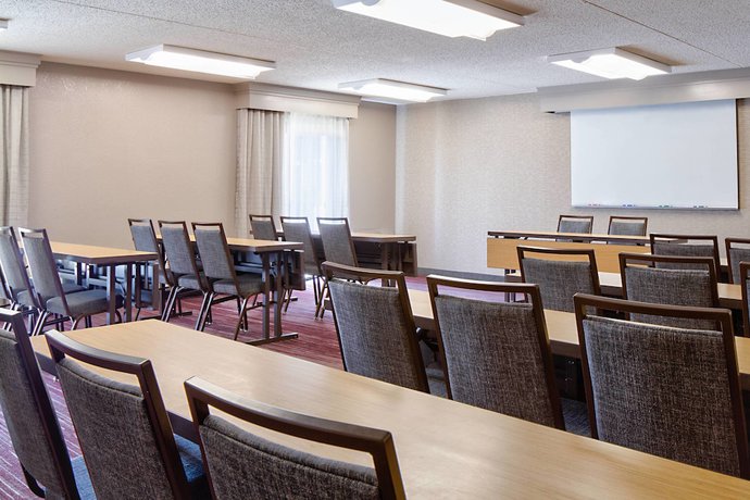 Imagen de los interiores del Hotel Courtyard By Marriott Dallas Arlington/entertainment Dist. Foto 18