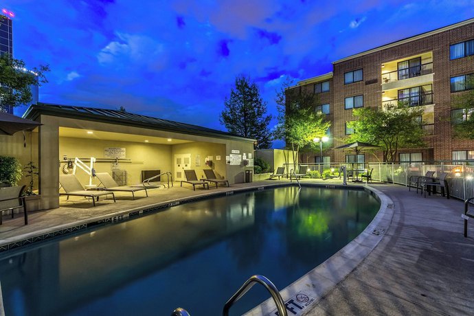 Imagen de la piscina del Hotel Courtyard By Marriott Dallas Dfw Airport South/irving. Foto 19