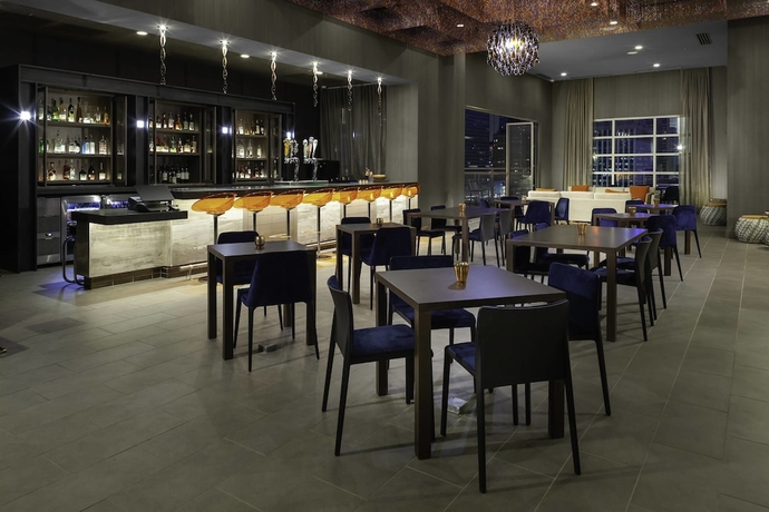 Imagen del bar/restaurante del Hotel Courtyard By Marriott Dallas Downtown/reunion District. Foto 7