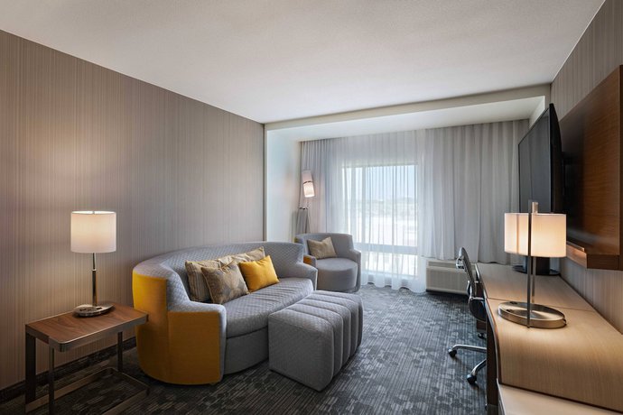 Imagen de la habitación del Hotel Courtyard By Marriott Dallas Grand Prairie. Foto 8