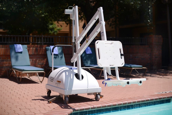 Imagen de la piscina del Hotel Courtyard By Marriott Dallas Las Colinas. Foto 11