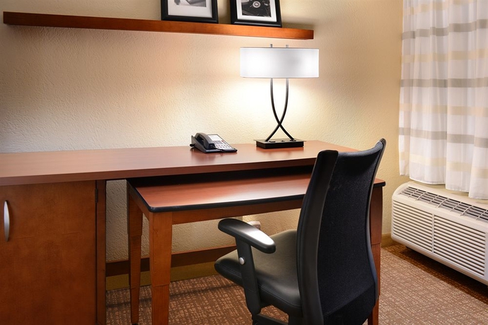 Imagen de los interiores del Hotel Courtyard By Marriott Dallas Las Colinas. Foto 8