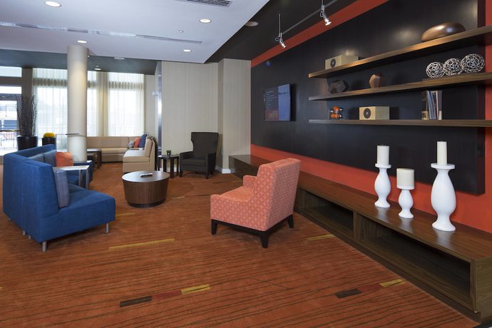 Imagen de los interiores del Hotel Courtyard By Marriott Dallas Midlothian At Midloth. Foto 19