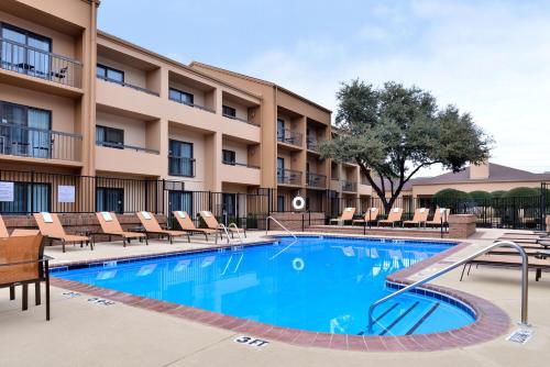 Imagen de la piscina del Hotel Courtyard By Marriott Dallas Northwest. Foto 10