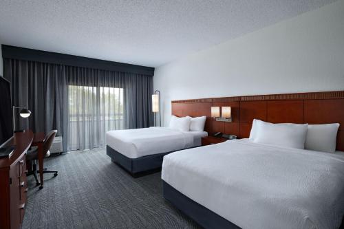 Imagen de la habitación del Hotel Courtyard By Marriott Dallas Richardson At Spring Valley. Foto 15
