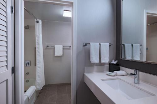 Imagen general del Hotel Courtyard By Marriott Dallas Richardson At Spring Valley. Foto 5