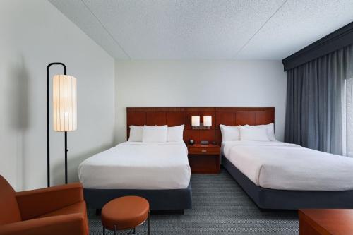 Imagen de la habitación del Hotel Courtyard By Marriott Dallas Richardson At Spring Valley. Foto 18