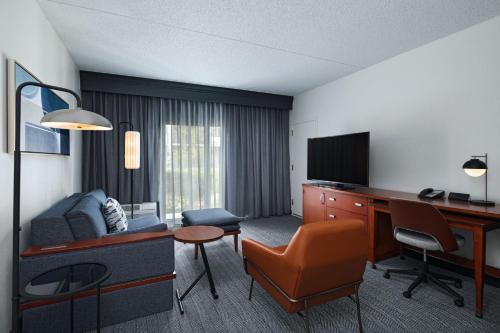Imagen de la habitación del Hotel Courtyard By Marriott Dallas Richardson At Spring Valley. Foto 20