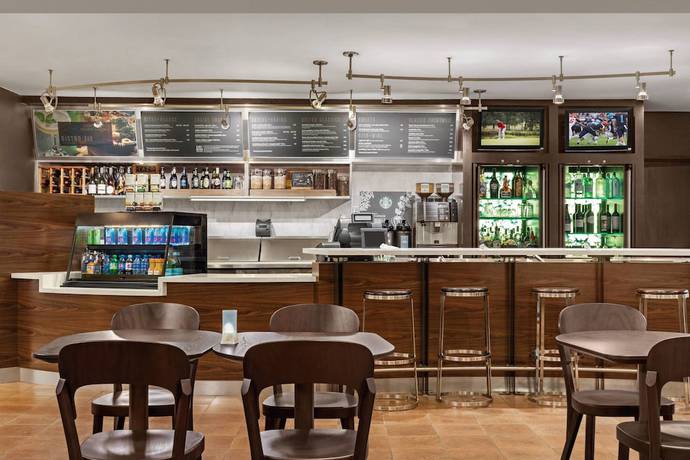 Imagen del bar/restaurante del Hotel Courtyard By Marriott Dayton North. Foto 2