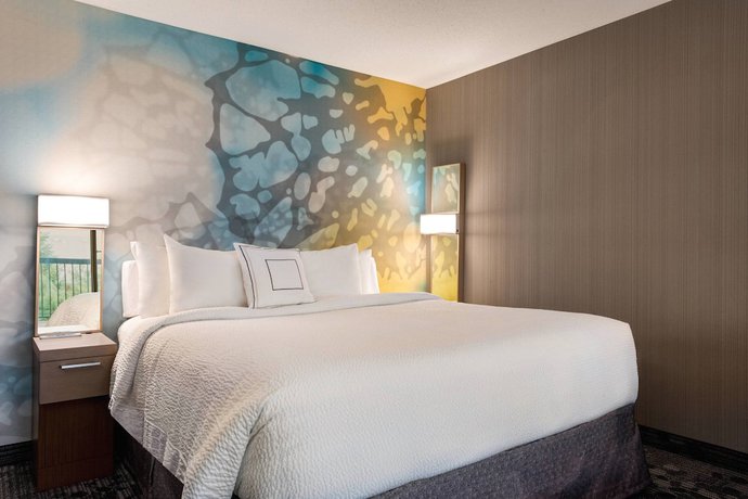 Imagen de la habitación del Hotel Courtyard By Marriott Dayton North. Foto 5