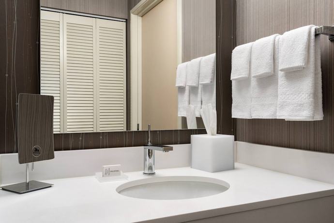 Imagen de la habitación del Hotel Courtyard By Marriott Dayton North. Foto 10