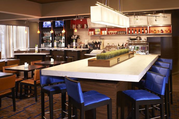 Imagen del bar/restaurante del Hotel Courtyard By Marriott Dayton South. Foto 2