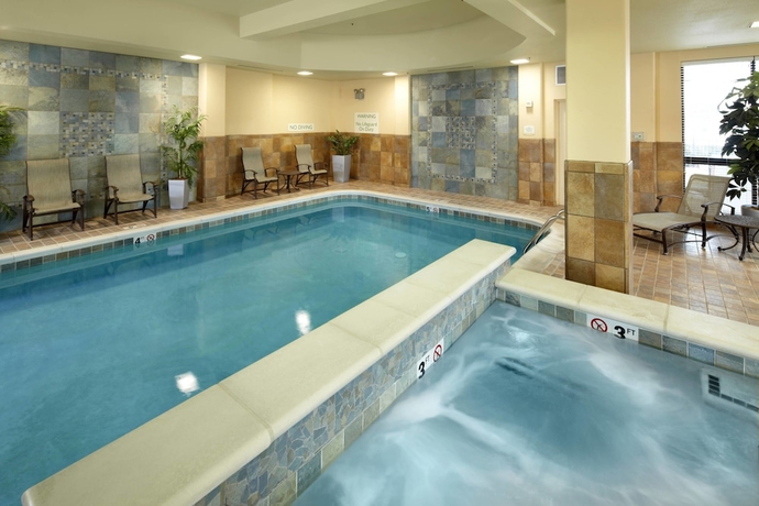 Imagen de la piscina del Hotel Courtyard By Marriott Dayton-university Of Dayton. Foto 18