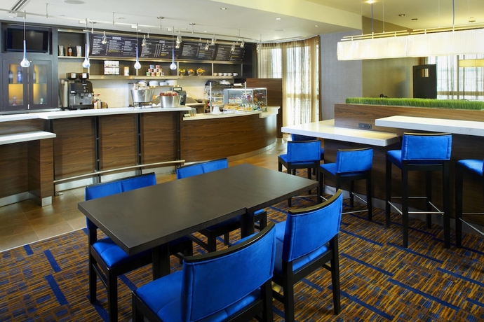 Imagen del bar/restaurante del Hotel Courtyard By Marriott Dayton-university Of Dayton. Foto 3