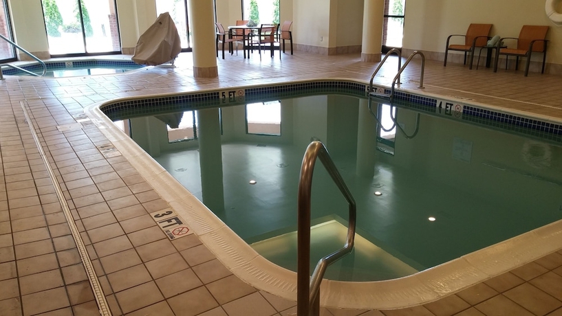 Imagen de la piscina del Hotel Courtyard By Marriott Decatur. Foto 19