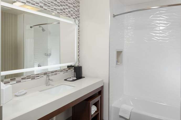 Imagen de la habitación del Hotel Courtyard By Marriott Deland Historic Downtown. Foto 3