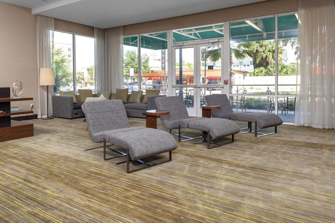 Imagen de los interiores del Hotel Courtyard By Marriott Deland Historic Downtown. Foto 11