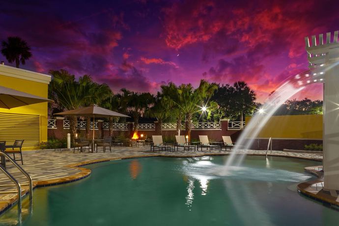 Imagen de los exteriores del Hotel Courtyard By Marriott Deland Historic Downtown. Foto 9