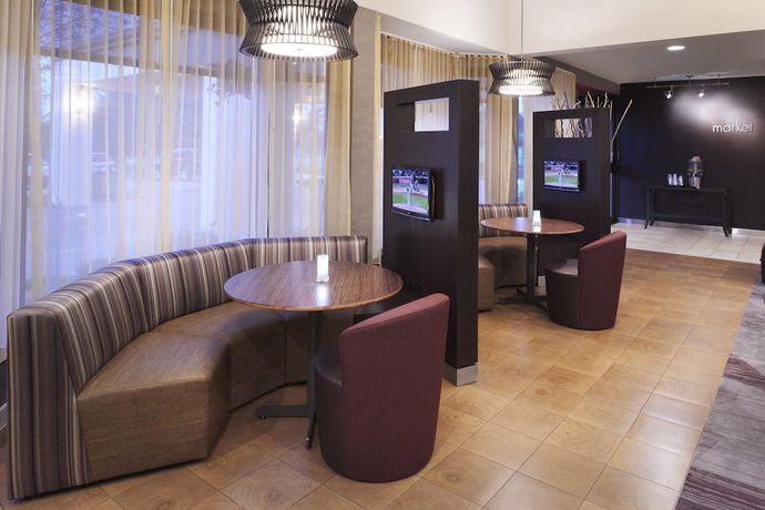 Imagen de los interiores del Hotel Courtyard By Marriott Des Moines West Clive. Foto 13