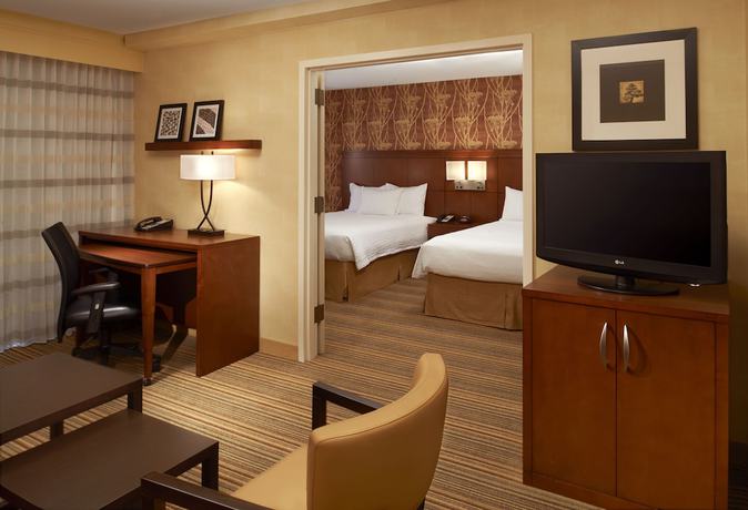 Imagen de la habitación del Hotel Courtyard By Marriott Des Moines West Clive. Foto 6