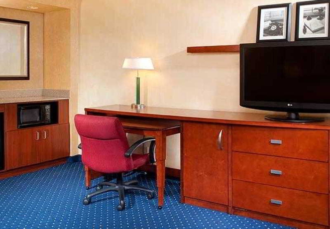 Imagen general del Hotel Courtyard By Marriott Detroit Dearborn. Foto 8