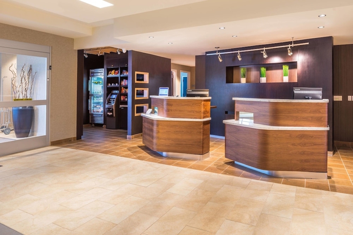 Imagen de los interiores del Hotel Courtyard By Marriott Detroit Farmington. Foto 17