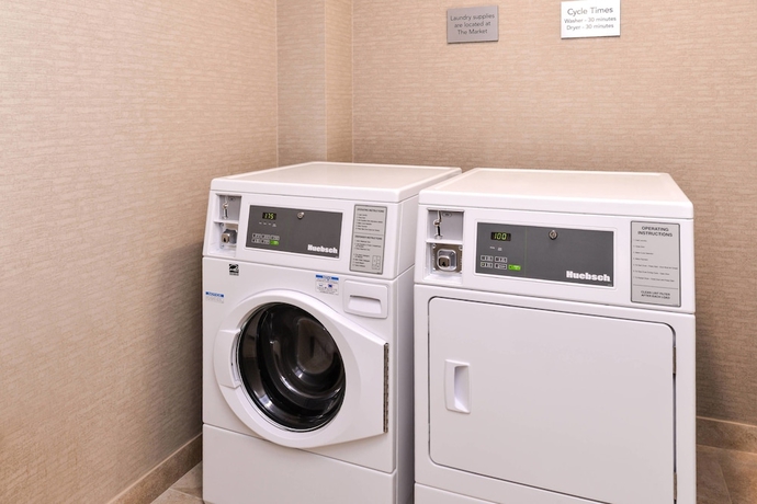 Imagen de los interiores del Hotel Courtyard By Marriott Detroit Farmington. Foto 19