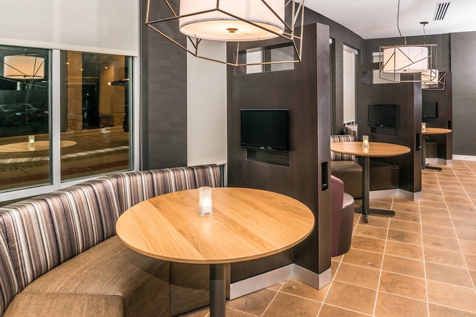 Imagen del bar/restaurante del Hotel Courtyard By Marriott Detroit Farmington. Foto 4
