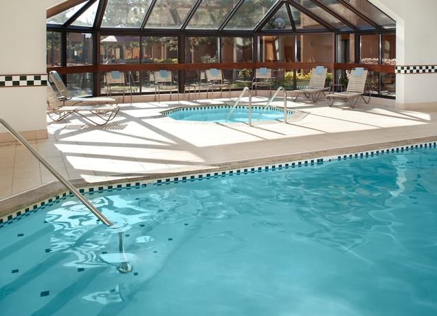 Imagen de la piscina del Hotel Courtyard By Marriott Detroit Livonia. Foto 16