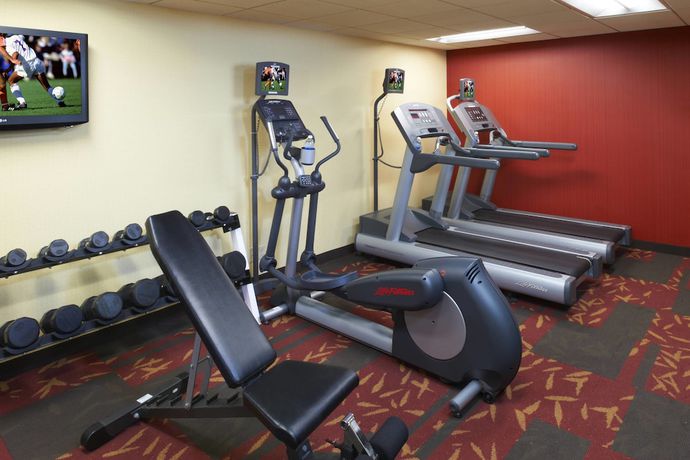 Imagen de los interiores del Hotel Courtyard By Marriott Detroit Livonia. Foto 14