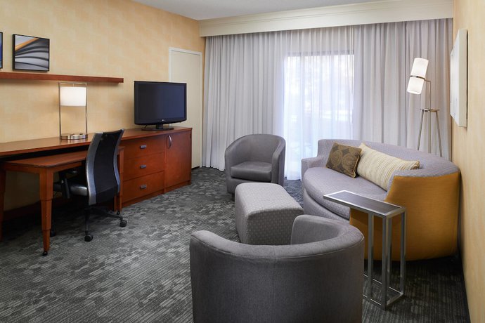 Imagen de la habitación del Hotel Courtyard By Marriott Detroit Livonia. Foto 7