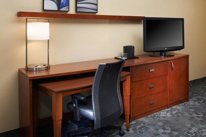 Imagen de la habitación del Hotel Courtyard By Marriott Detroit Livonia. Foto 11
