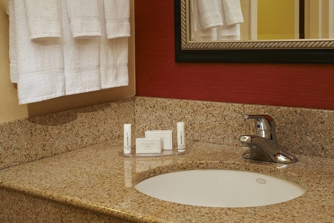 Imagen de la habitación del Hotel Courtyard By Marriott Detroit Troy. Foto 5