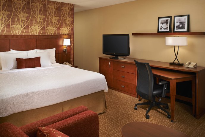 Imagen de la habitación del Hotel Courtyard By Marriott Detroit Troy. Foto 8