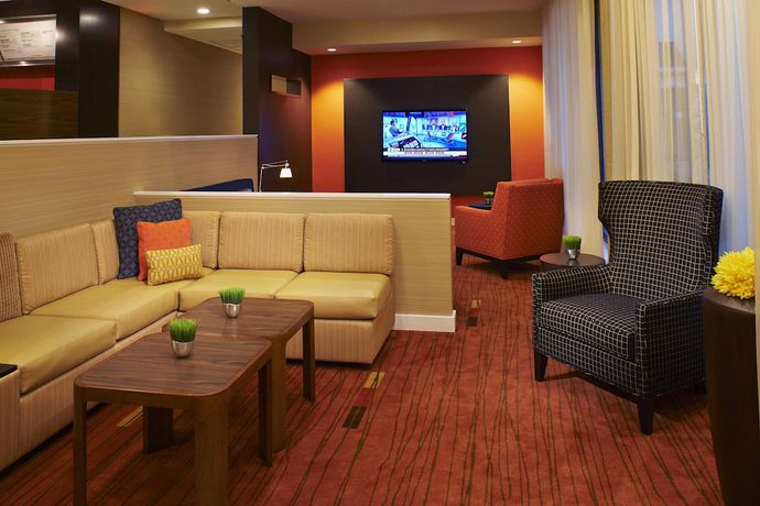 Imagen de los interiores del Hotel Courtyard By Marriott Detroit Troy. Foto 12