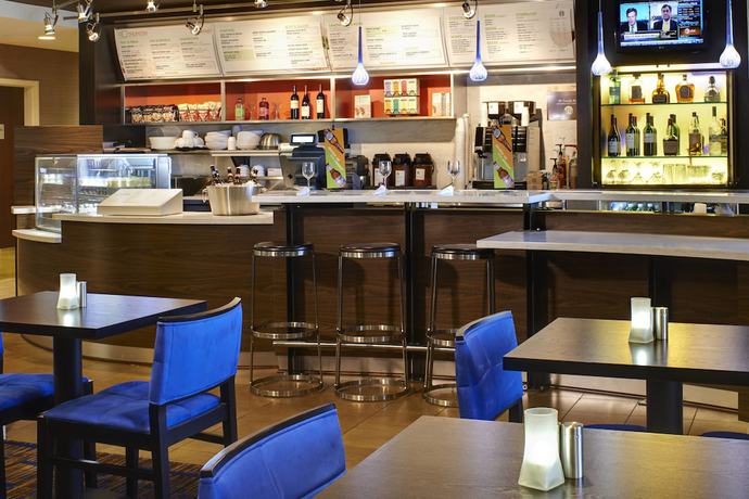 Imagen del bar/restaurante del Hotel Courtyard By Marriott Detroit Utica. Foto 5
