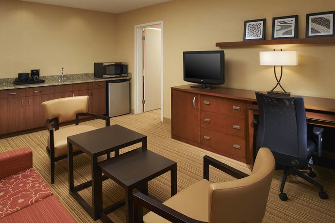 Imagen de los interiores del Hotel Courtyard By Marriott Detroit Utica. Foto 13