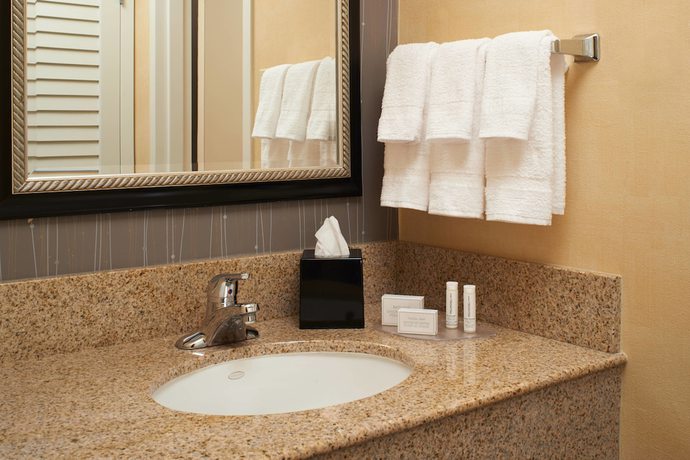 Imagen de la habitación del Hotel Courtyard By Marriott Detroit Warren. Foto 5