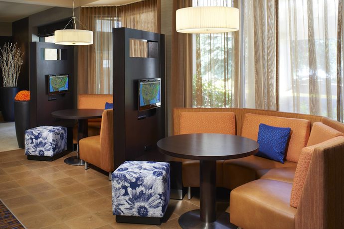 Imagen del bar/restaurante del Hotel Courtyard By Marriott Detroit Warren. Foto 2