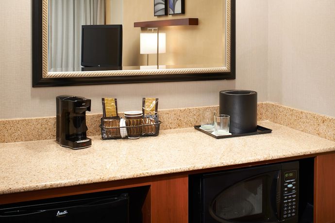 Imagen de la habitación del Hotel Courtyard By Marriott Detroit Warren. Foto 10