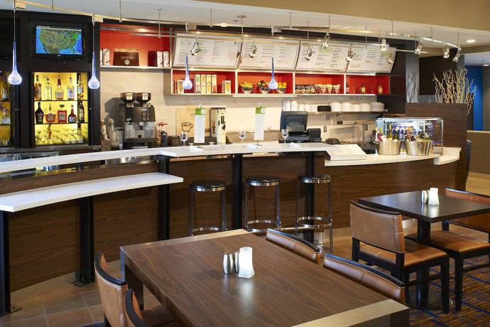 Imagen del bar/restaurante del Hotel Courtyard By Marriott Detroit Warren. Foto 3