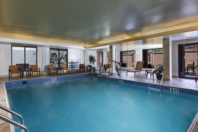 Imagen de la piscina del Hotel Courtyard By Marriott Dothan. Foto 19