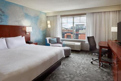 Imagen de la habitación del Hotel Courtyard By Marriott Downtown Ottawa. Foto 17