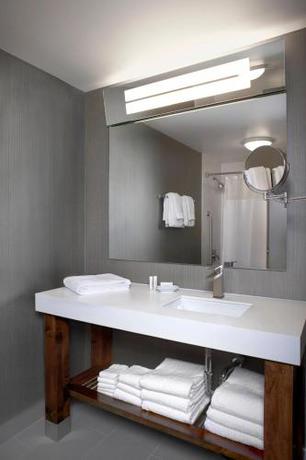 Imagen de la habitación del Hotel Courtyard By Marriott Downtown Toronto. Foto 12