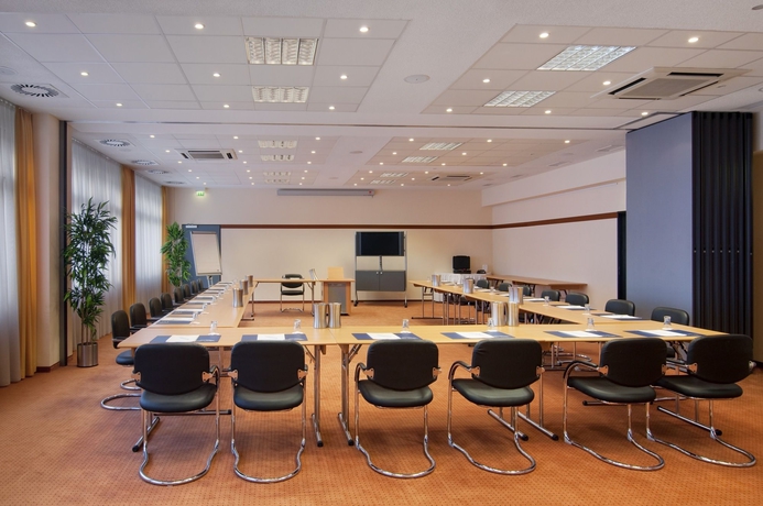 Imagen de los interiores del Hotel Courtyard By Marriott Dresden. Foto 9