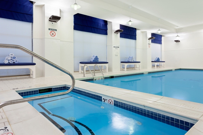 Imagen de la piscina del Hotel Courtyard By Marriott Dulles Airport Herndon. Foto 16