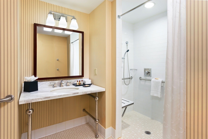 Imagen de la habitación del Hotel Courtyard By Marriott Dulles Airport Herndon. Foto 6