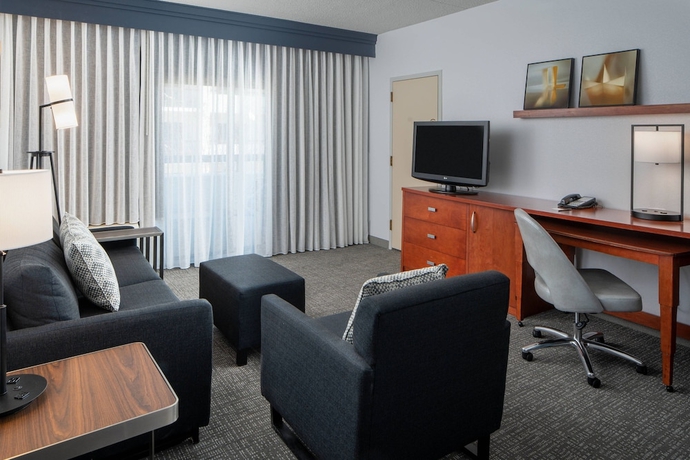Imagen de la habitación del Hotel Courtyard By Marriott Dulles Airport Herndon/reston. Foto 5