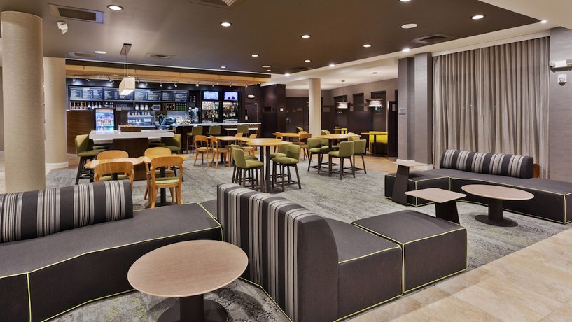 Imagen de los interiores del Hotel Courtyard By Marriott East Lansing Okemos. Foto 10